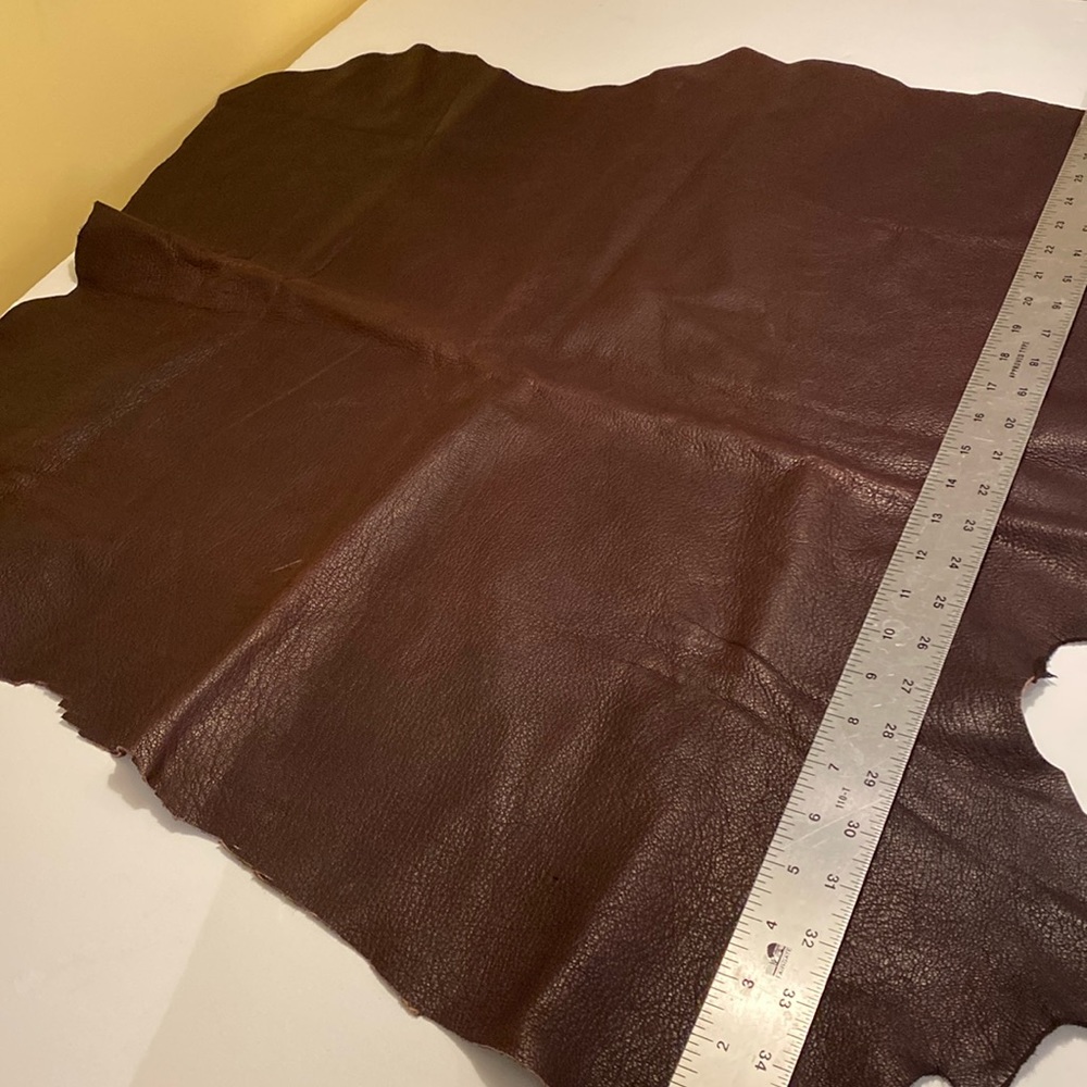 Shrunken grain leather skin.  Chocolate brown.cowhide. Thickness 1.4mm